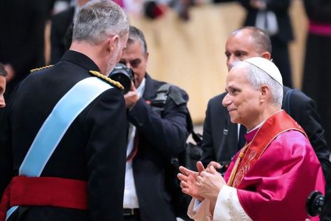 León XIV y los reyes Felipe VI y Letizia Ortiz. Foto Dpa León XIV y los reyes Felipe VI y Letizia Ortiz. Foto Dpa