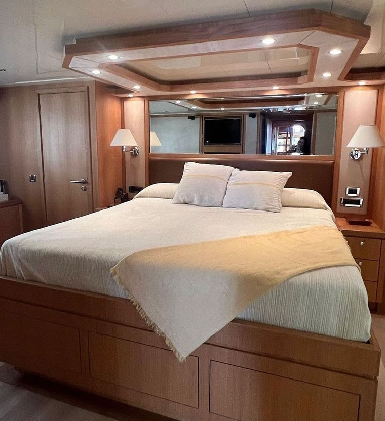 El lujoso yate alquilado por Insaurralde cuesta 8400 euros por día