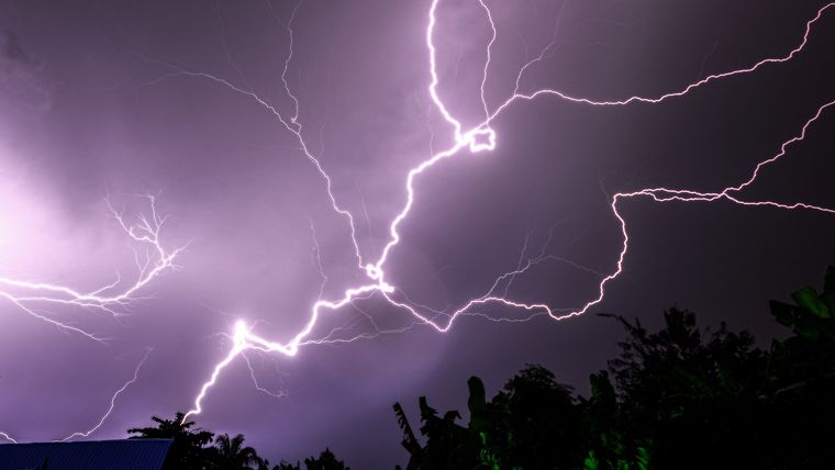 Varias provincias del norte y el sur del país están bajó alerta por tormentas y fuertes vientos. Varias provincias del norte y el sur del país están bajó alerta por tormentas y fuertes vientos.