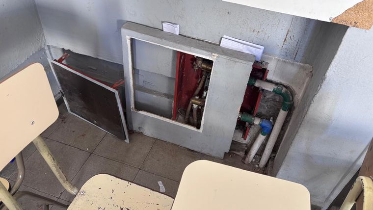 Daños en el mobiliario. Daños en el mobiliario.