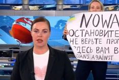 la periodista rusa que fue arrestada por protestar contra la guerra rompio el silencio y explico por que lo hizo