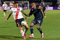 En medio de los rumores de su posible regreso a Boca, Sebastián Villa enfrentó anoche a River con Independiente Rivadavia en el Malvinas Argentinas.