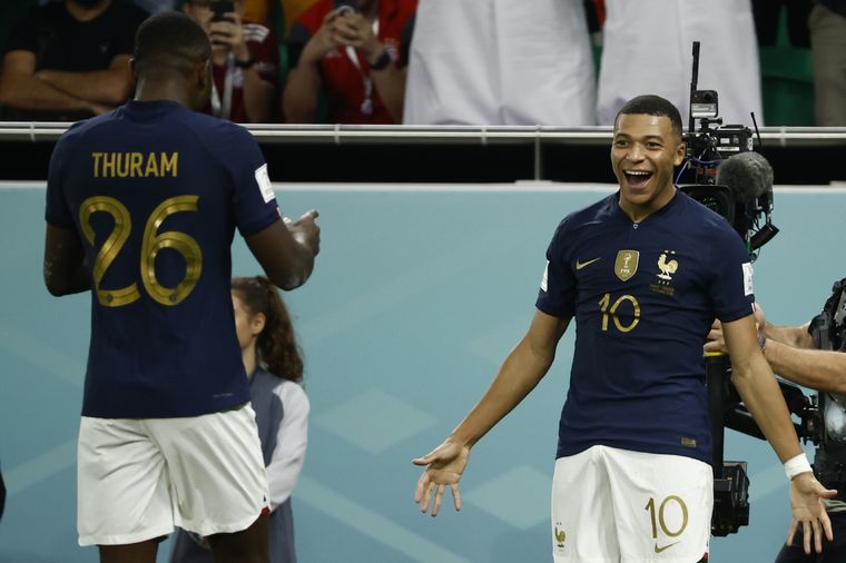 Francia pasó a cuartos con un Mbappé superlativo. Foto: EFE