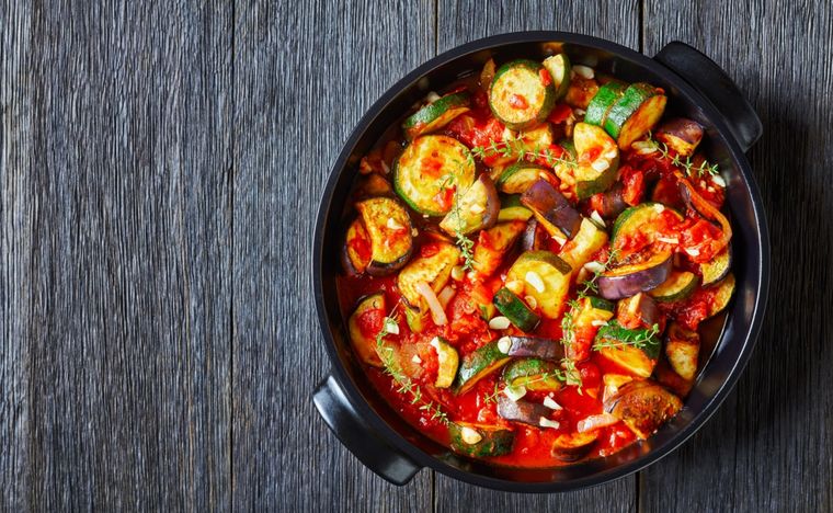 Pisto manchego con berenjena Una receta deliciosa para hacer en pocos pasos. Foto: Shutterstock