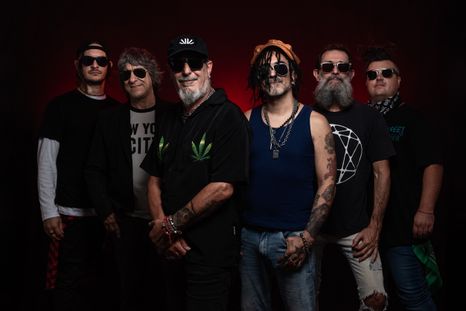 Kapanga y Los Cafres se unen en un nuevo adelanto del álbum.