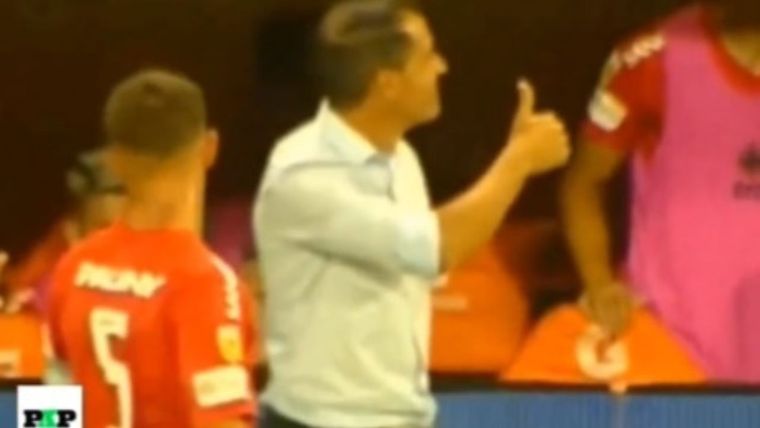 El gesto de Farré a la platea de Boca Foto: Captura Video