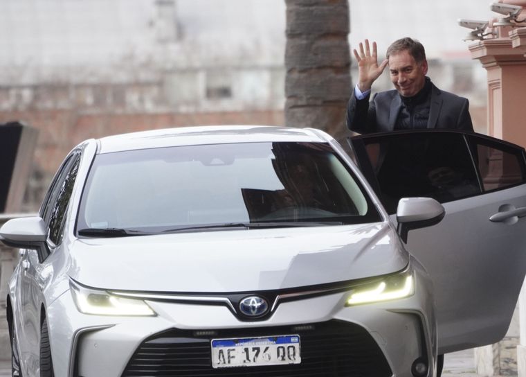 Diego Santilli saliendo de Casa Rosada