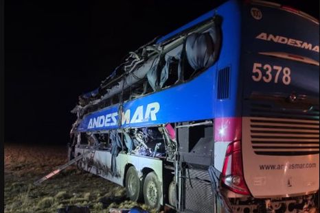 El choque ocurrió a unos 10 kilómetros de la ciudad santacruceña de Río Gallegos. El choque ocurrió a unos 10 kilómetros de la ciudad santacruceña de Río Gallegos.