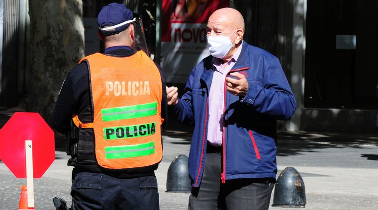Los encuentros familiares serán controlados por la policía, por autoridades municipales y por los propios vecinos Foto: ALF PONCE / MDZ