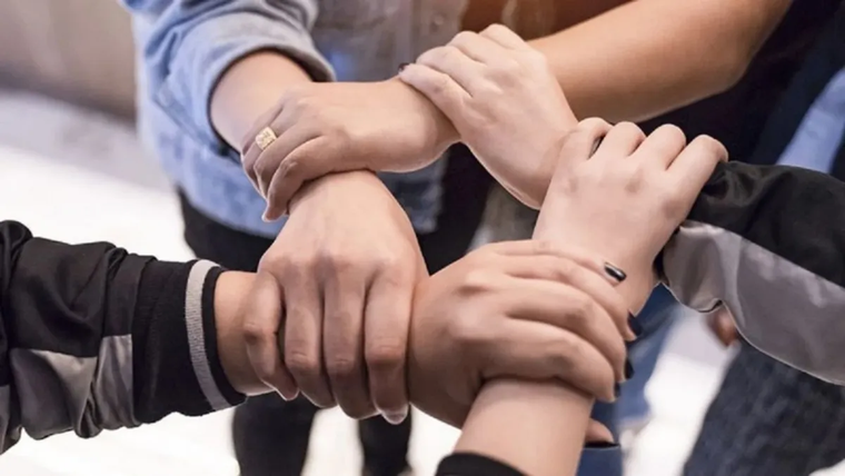 En muchas empresas familiares, la innovación no llega como una decisión estratégica, sino como una incomodidad. En muchas empresas familiares, la innovación no llega como una decisión estratégica, sino como una incomodidad.