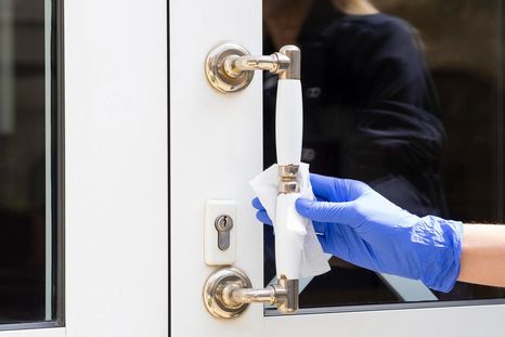 El truco infalible para limpiar picaportes. Foto: Fuente: Freepik El truco infalible para limpiar picaportes. Foto: Fuente: Freepik