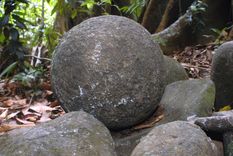 las esferas de piedra y las locas teorias que las explican