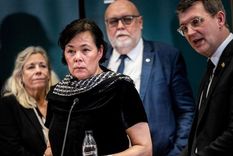 La ministra groenlandesa de Independencia y Asuntos Exteriores, Vivian Motzfeldt, hizo el anuncio junto al ministro de Defensa danés Troels Lund Poulsen. Foto: Reuters