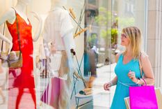 Los looks en rojo siempre impactan. Los looks en rojo siempre impactan.