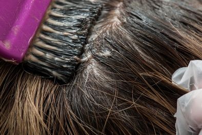 MDZol | Para teñirte el cabello en casa debes seguir ciertos pasos aconsejados por loe especialistas Foto: Shutterstock