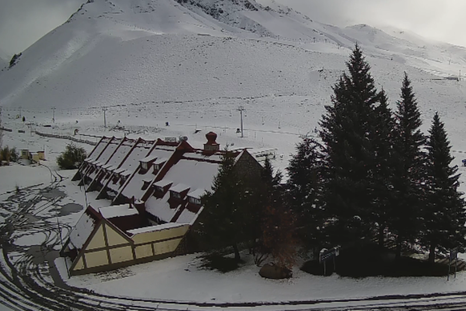 Este lunes Las Leñas se cubrió de nieve. Este lunes Las Leñas se cubrió de nieve.