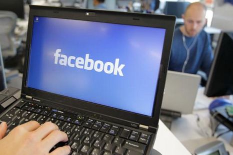 Los usuarios de smartphones comprueban Facebook 14 veces al día