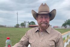 cumplio 84 anos y lo festejo boxeando: asi esta hoy chuck norris