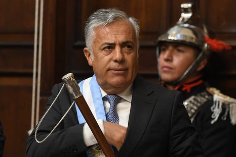 Alfredo Cornejo propuso modificar un artículo de la Constitución para oficializar la autonomía municipal. Alfredo Cornejo propuso modificar un artículo de la Constitución para oficializar la autonomía municipal.