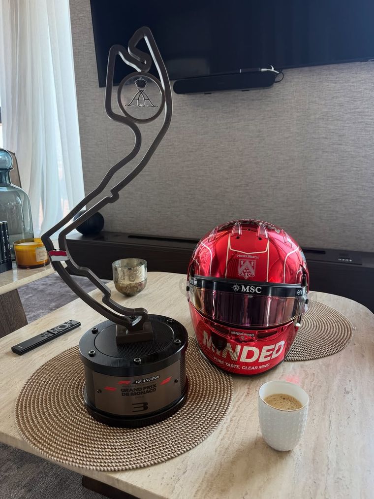 El trofeo ya está en manos de Gasly. El trofeo ya está en manos de Gasly.