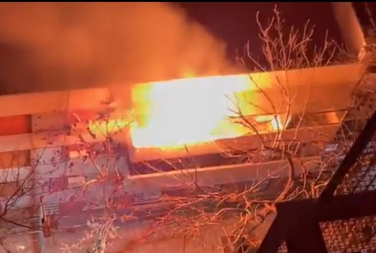 Las llamas podían verse a varios metros de distancia