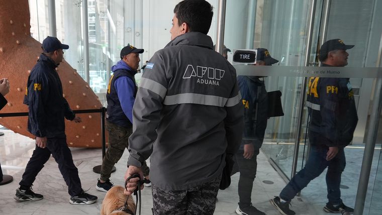 AFIP y Aduana, en conjunto con la Federal, han realizado varios operativos en la City porteña Foto: Noticias Argentinas