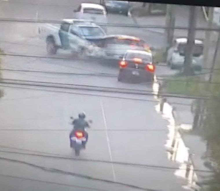 El momento del impacto entre los rodados Foto: Captura de video