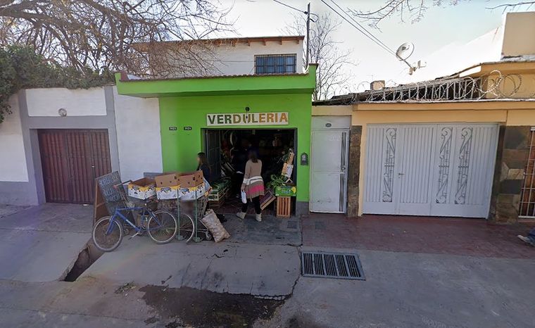 El verdulero y una clienta vivieron un momento de terror el jueves a la noche.