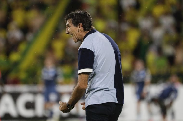 Gustavo Costas tomó una llamativa decisión en Racing a dos días de la revancha ante Peñarol. Foto: EFE