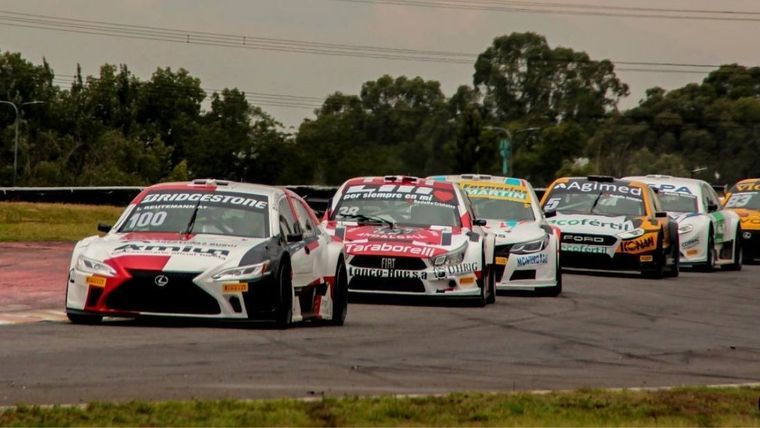 Reutemann encabeza el pelotón del Top Race Foto: Top Race