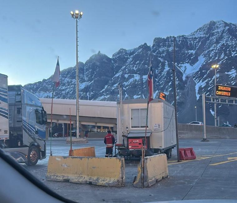 El corredor internacional fue reabierto, aunque persisten condiciones inestables en la cordillera.