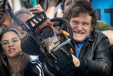 Javier Milei, con la motosierra que se ha convertido en el símbolo de sus recortes al gasto público