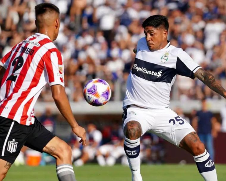 Estudiantes y Gimnasia desean contar con el mismo futbolista Foto: @gimnasiaoficial