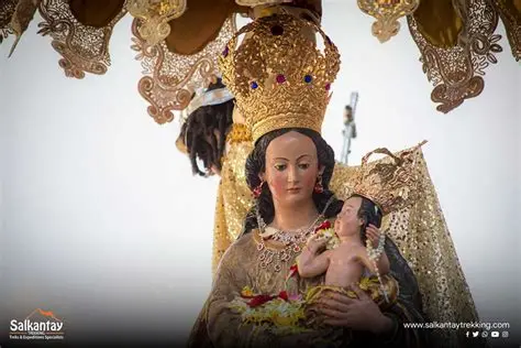 En la tradición católica, María es vista como “aurora de la salvación”. En la tradición católica, María es vista como “aurora de la salvación”.