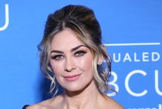 Aracely Arámbula deslumbró con un coqueto bikini bordado.