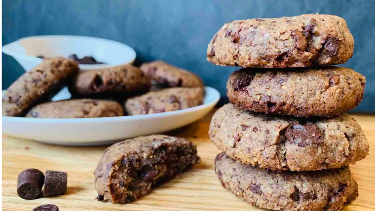 En esta receta, los chips sin azúcar mantienen su forma por tener menos sólidos lácteos. En esta receta, los chips sin azúcar mantienen su forma por tener menos sólidos lácteos.