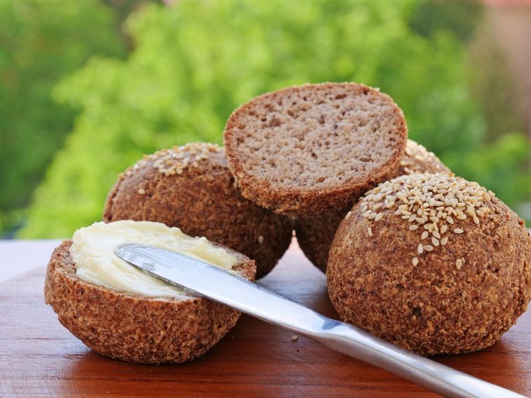 ¿Antojo de pan? prueba esta receta de bollos de pan keto irresistibles.