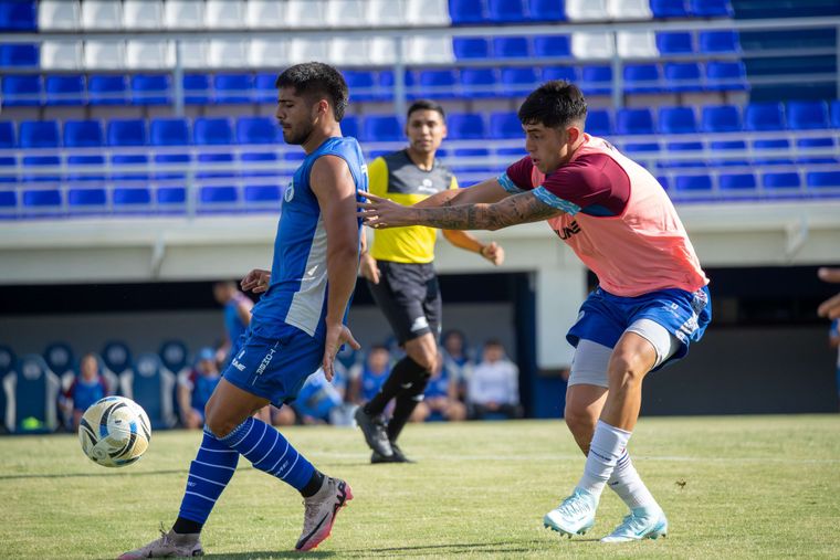 Nahuel Ulariaga anotó dos goles en la victoria ante el equipo de reserva este martes en el Gambarte. Nahuel Ulariaga anotó dos goles en la victoria ante el equipo de reserva este martes en el Gambarte.