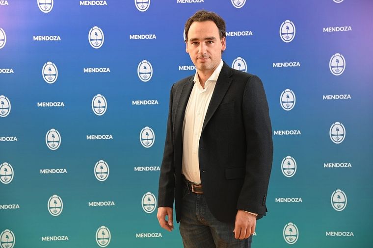 El ministro de Salud Rodolfo Montero reglamentó el mecanismo de sanciones para los padres que no vacunen a sus hijos. El ministro de Salud Rodolfo Montero reglamentó el mecanismo de sanciones para los padres que no vacunen a sus hijos.