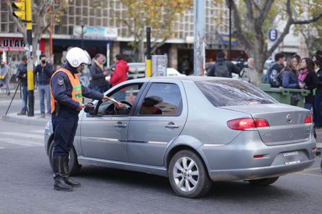 1 de cada 2 controles policiales terminan con una multa. Foto: ALF PONCE / MDZ 1 de cada 2 controles policiales terminan con una multa. Foto: ALF PONCE / MDZ