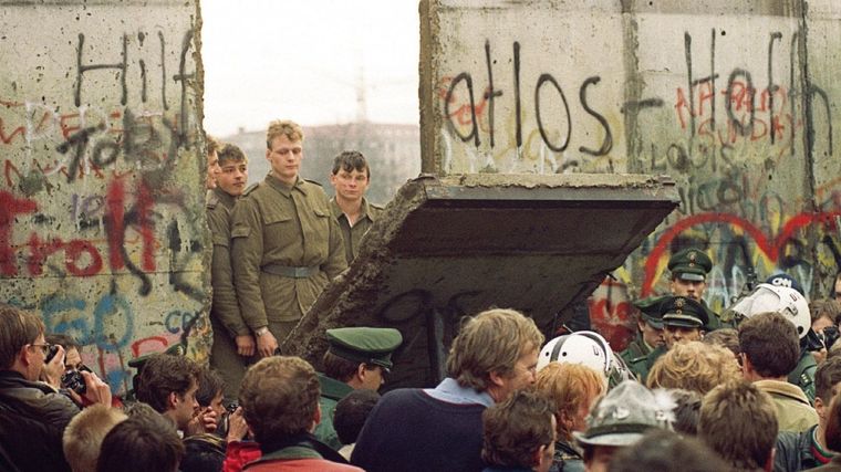 La canción de Bowie inspiró a muchos a tirar el muro. Foto: CEDOC Foto: CEDOC