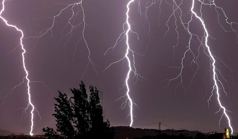 tormenta eléctrica El aire y la humedad están cargados de energía. Foto: EFE
