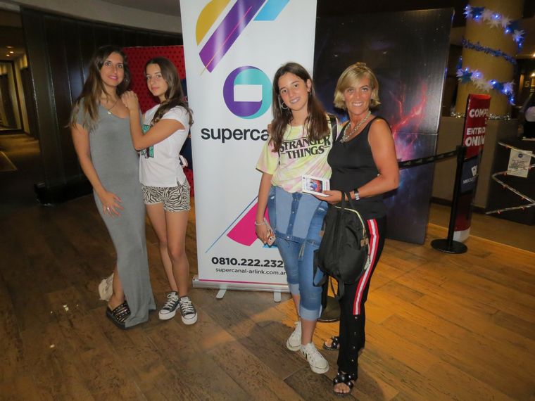 Florencia Hertlein junto a Valentina Gilabert, Josefina Escobar y Andrea Farré. Foto: Muriel del Barco