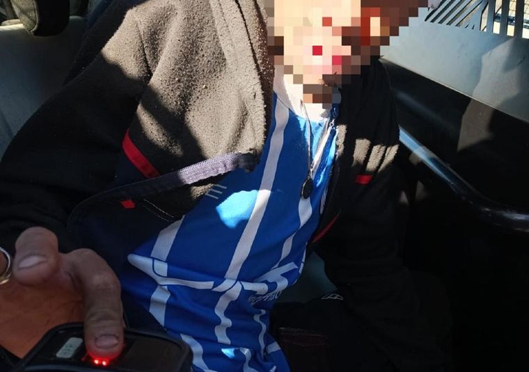 Uno de los tres delincuentes detenidos en el Campo Papa por asaltos a choferes de aplicaciones de viajes