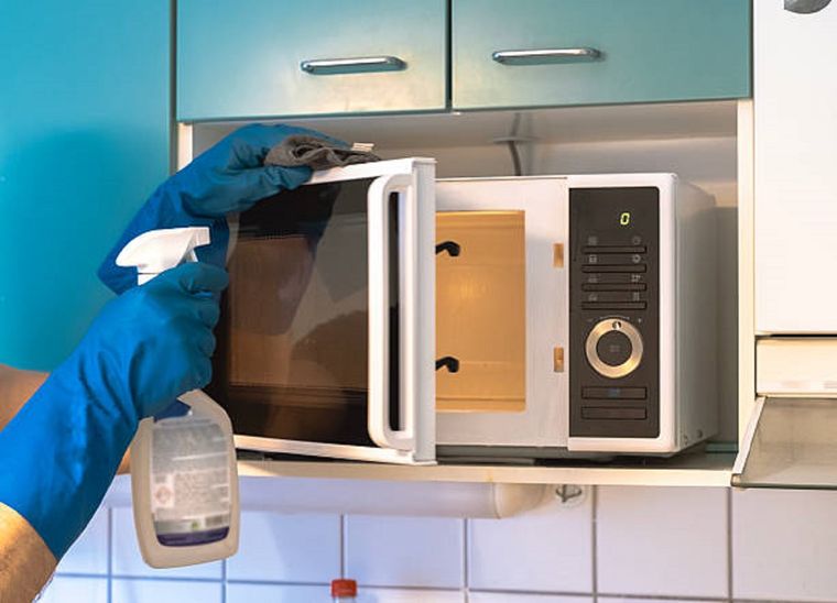 Con limón o vinagre calentado, el vapor hace el trabajo: afloja la suciedad y neutraliza los olores en minutos. Con limón o vinagre calentado, el vapor hace el trabajo: afloja la suciedad y neutraliza los olores en minutos.