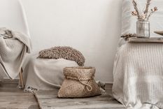 La decoración de invierno de este año se centra en la creación de espacios cálidos y confortables y te contamos cómo lograrlo Foto: Freepik