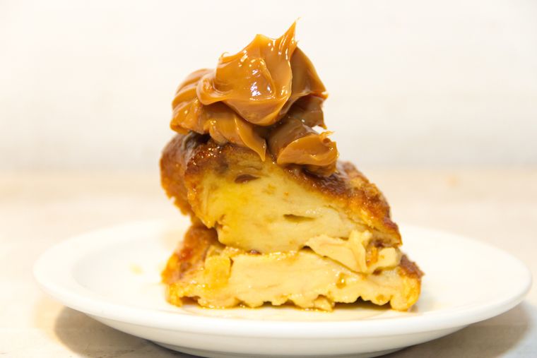 Además del clásico dulce de leche, en regiones del norte se acompaña con vino Mistela, y en Cuyo con crema batida o miel de caña. Además del clásico dulce de leche, en regiones del norte se acompaña con vino Mistela, y en Cuyo con crema batida o miel de caña.