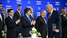 El presidente Donald Trump convocó a una Junta de Paz a varias decenas de países, y busca desactivar conflictos armados, que tendrían efectos positivos en los precios del petróleo y la marcha de la economía global. El presidente Donald Trump convocó a una Junta de Paz a varias decenas de países, y busca desactivar conflictos armados, que tendrían efectos positivos en los precios del petróleo y la marcha de la economía global.
