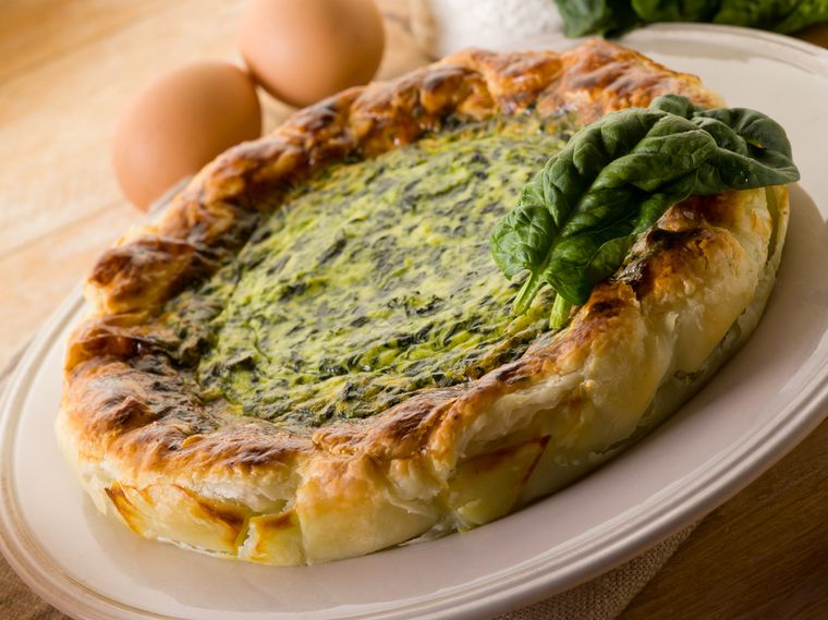Prepara esta riquísima tarta salada de espinaca y ricota: fácil, sabrosa y económica.