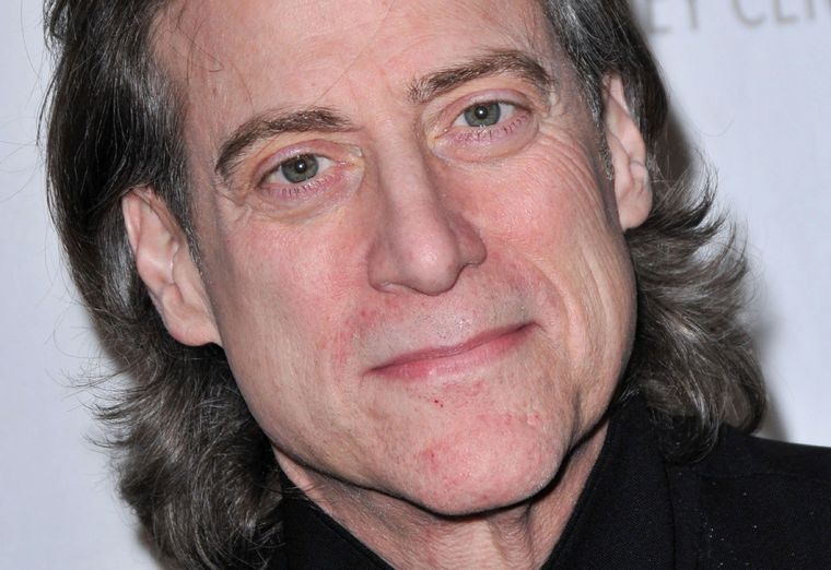 Muere a los 76 años Richard Lewis, coprotagonista junto a Larry David de Curb Your Enthusiasm Foto: Archivo / Chris Delmas / AFP